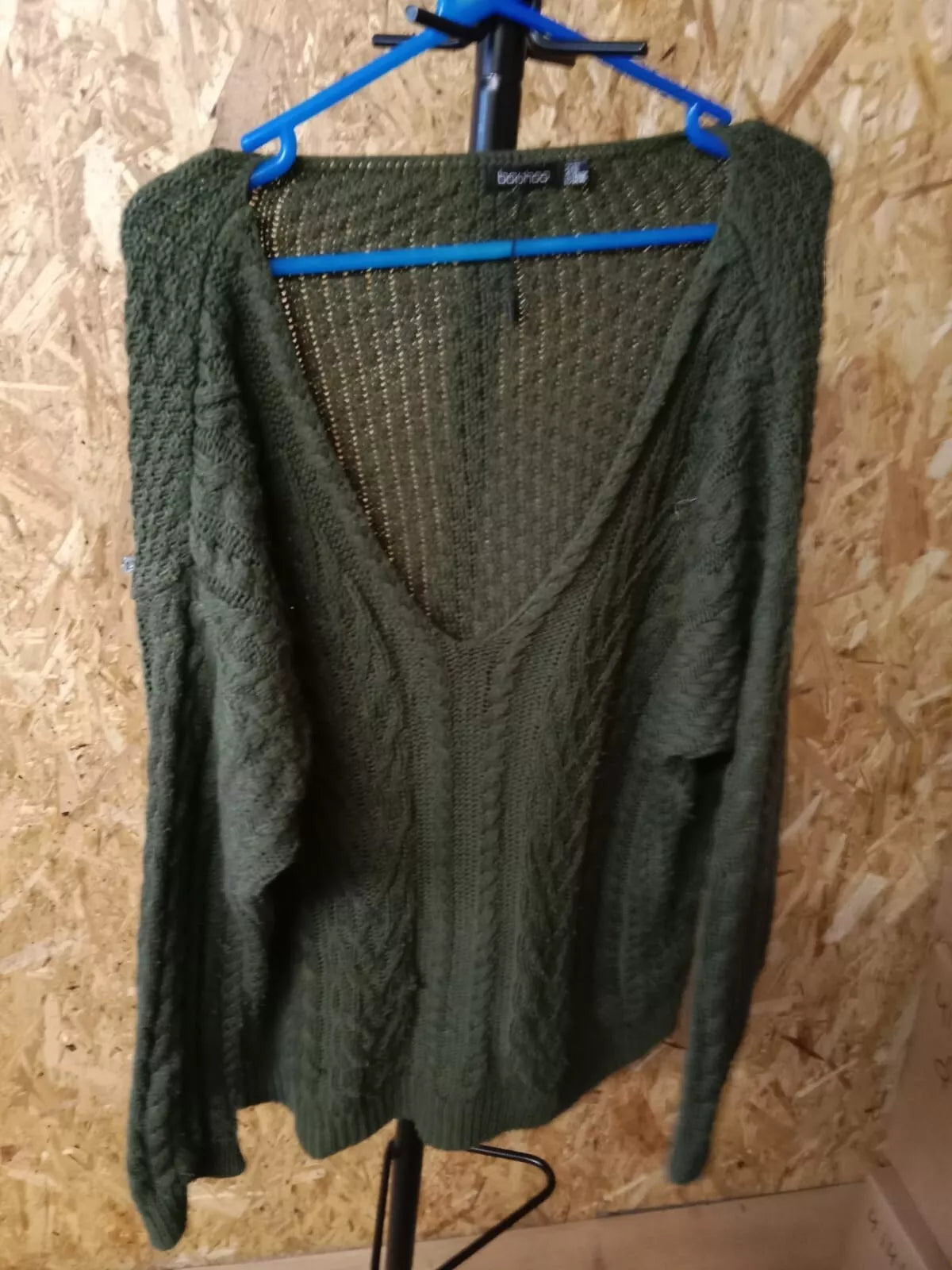 Boohoo Vneck Sweater size 22