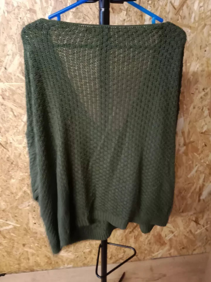 Boohoo Vneck Sweater size 22
